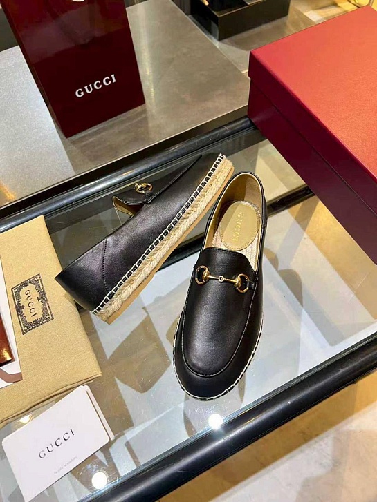 Женские кожаные лоферы Gucci GG Horsebit premium
