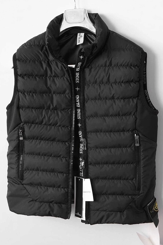Мужской жилет Stone Island с патчем чёрного цвета