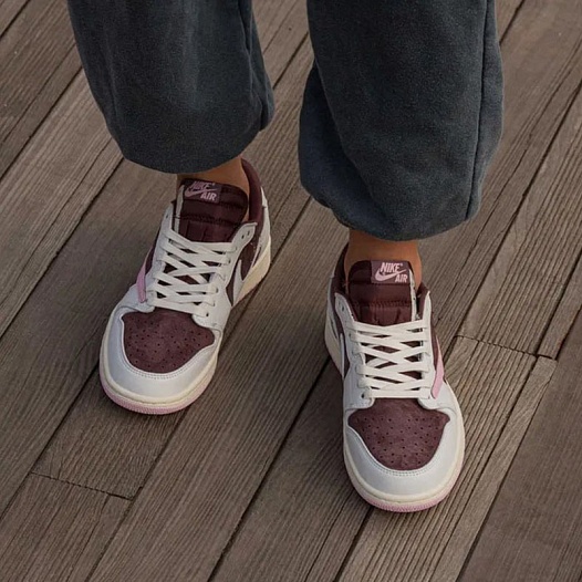 Кроссовки Travis Scott x Nike Air Jordan 1 Low "Pink Oxford"   