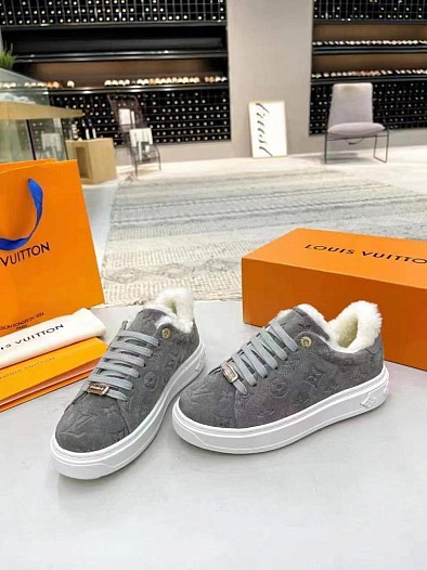 Женские замшевые кроссовки с мехом Louis Vuitton Time Out - Grey   