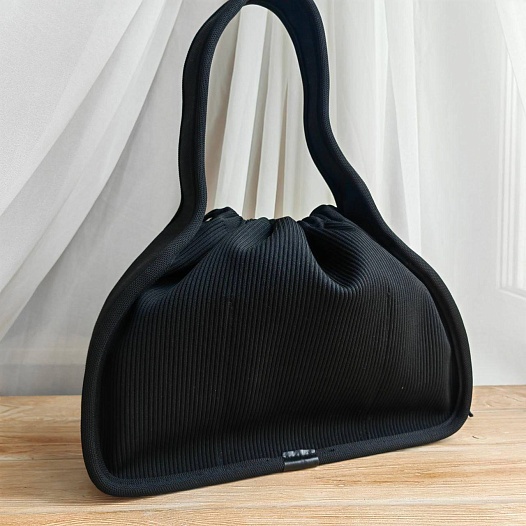 Чёрная сумка-хобо Alexander Wang 37x30 см   