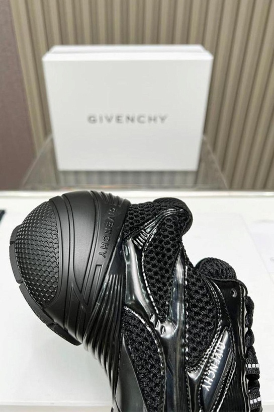 Чёрные комбинированные кроссовки Givenchy TK-MX Runner