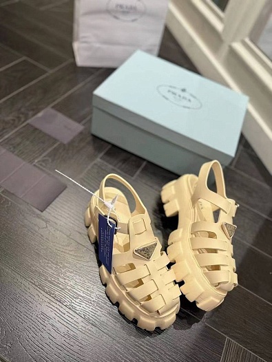 Женские кожаные сандалии Prada Monolith Fisherman - Yellow   