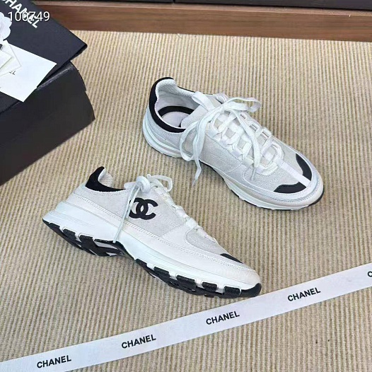 Женские белые кроссовки Chanel   