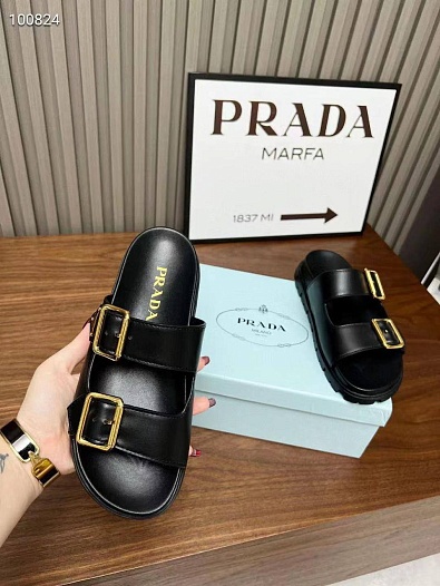 Женские кожаные сандалии Prada   
