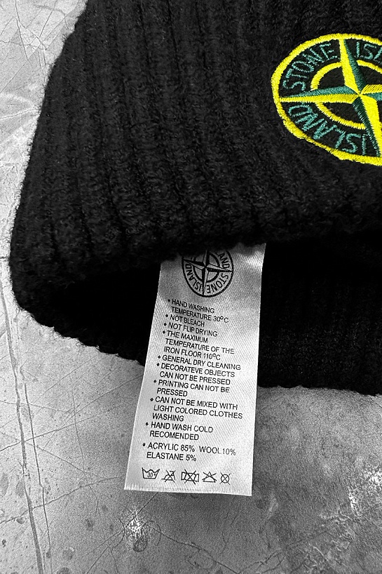 Шапка чёрного цвета Stone Island compass badge