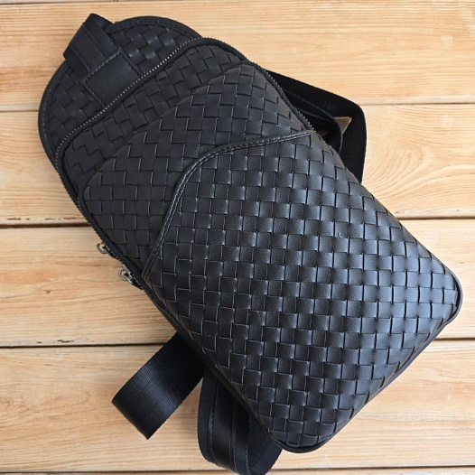 Кожаная сумка Bottega Veneta Intrecciato sling 27x15 см - Black   