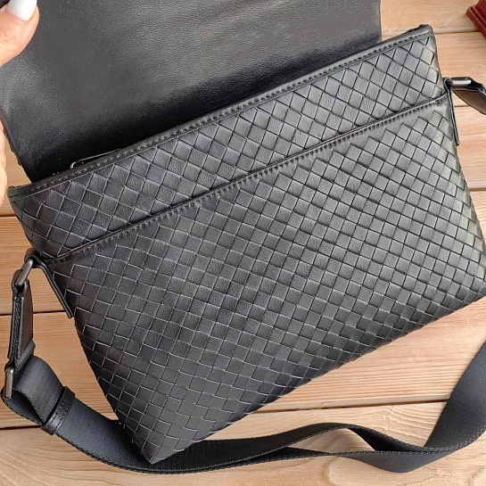 Кожаная сумка Bottega Veneta Intrecciato 31x22 см