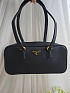 Кожаная чёрная сумка Prada 31x16 см