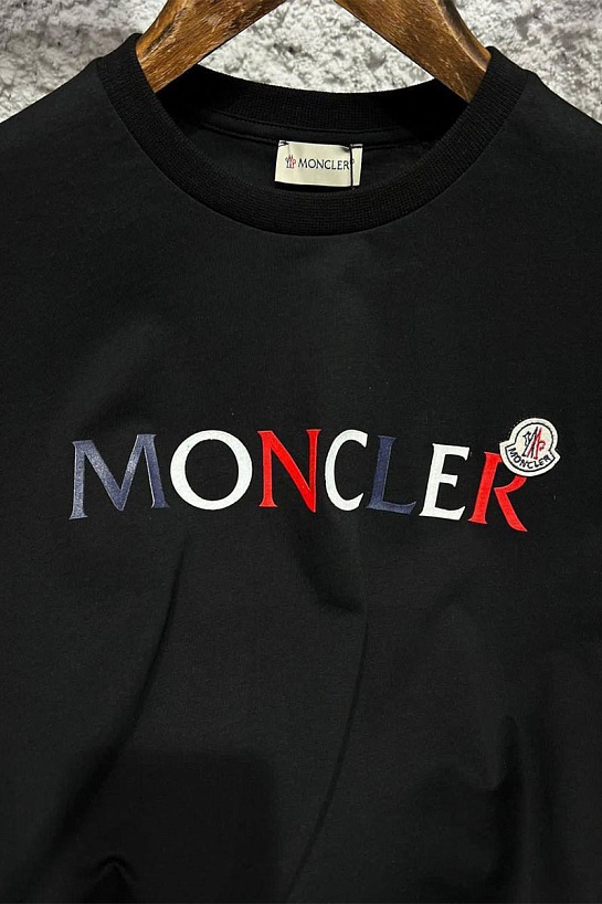 Мужская чёрная футболка Moncler colorful logo patch