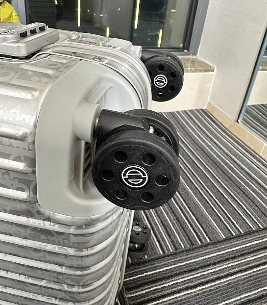 Чемодан Rimowa x Dior Aluminum S Premium 53x37x22 см