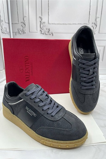 Замшевые кроссовки Valentino Garavani Upvillage - Grey   