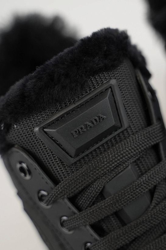Комбинированные кроссовки с мехом Prada