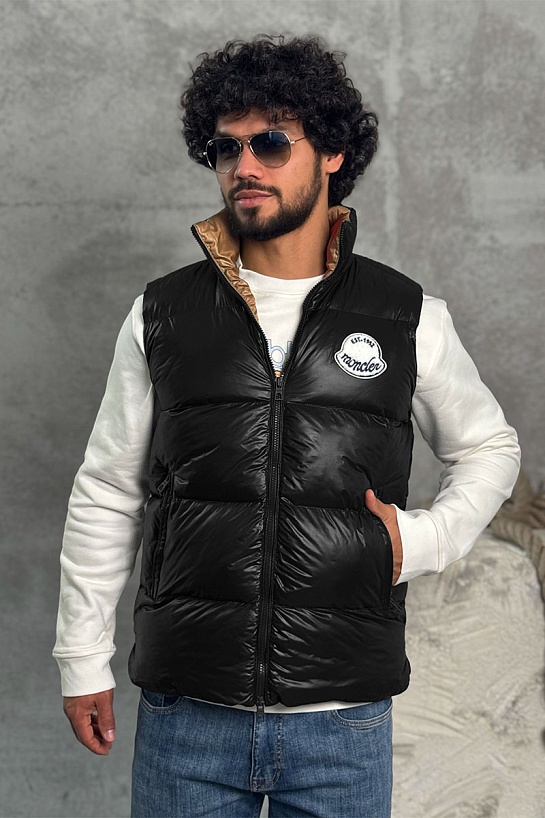 Утеплённый жилет Moncler чёрного цвета