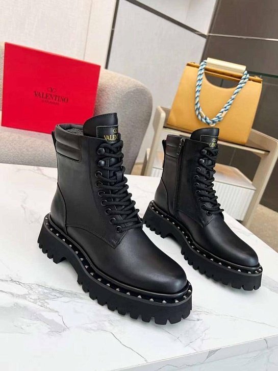 Женские кожаные ботинки с мехом Valentino
