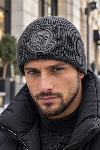 Мужская шапка серого цвета Moncler logo-patch   