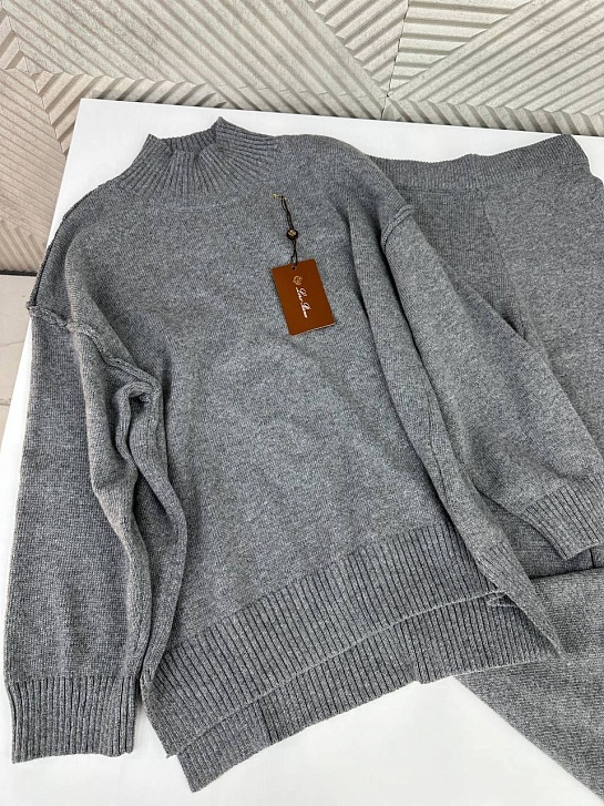 Женский серый костюм Loro Piana Premium