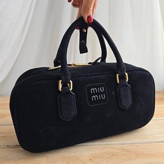 Замшевая чёрная сумка MIU MIU 28x13 см   