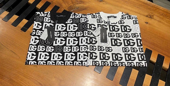 Чёрная футболка Dolce & Gabbana monogram all-over