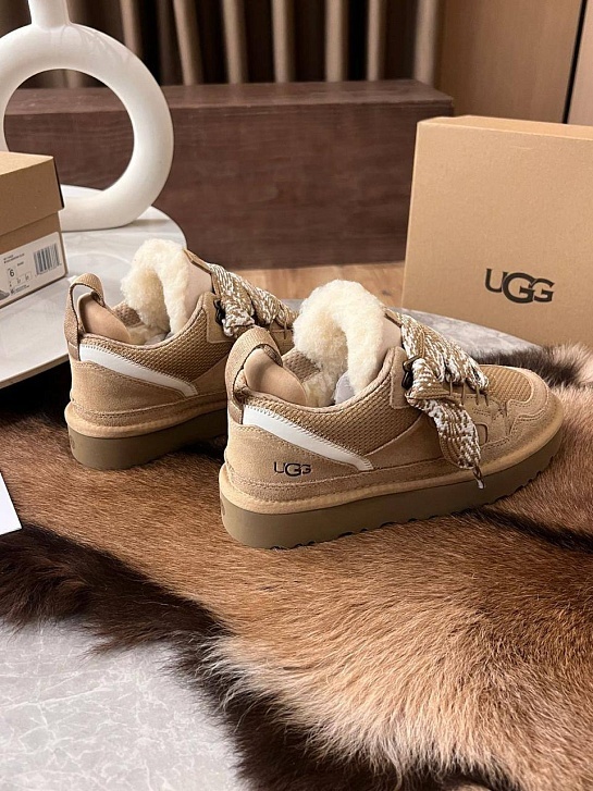 Женские ботинки с мехом UGG Lowmel - Beige