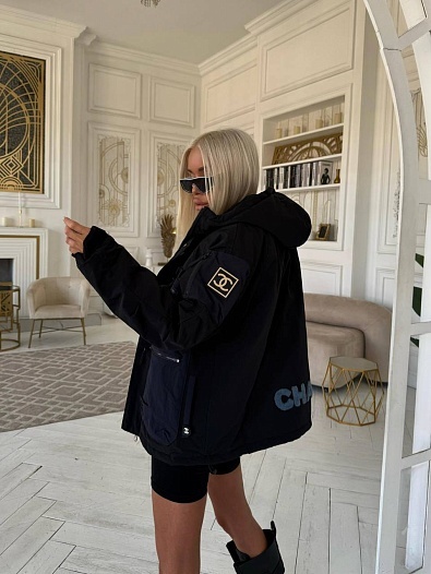 Женская чёрная куртка Chanel   