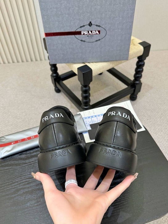 Мужские кожаные кроссовки Prada 