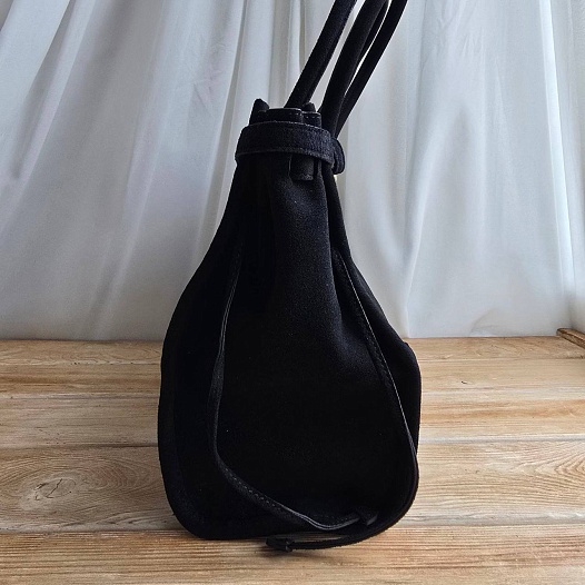 Замшевая чёрная сумка Prada 38x23 см   