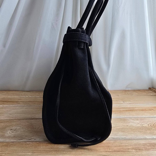Замшевая чёрная сумка Prada 38x23 см