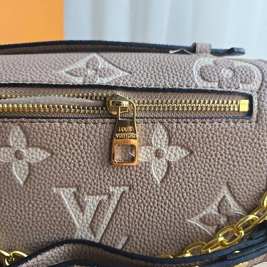 Кожаная сумка Louis Vuitton Pochette Mini 19x10 см - Beige