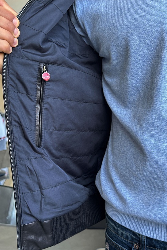 Кожаная куртка чёрного цвета Kiton Premium