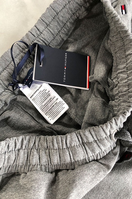 Серые мужские шорты Tommy Hilfiger