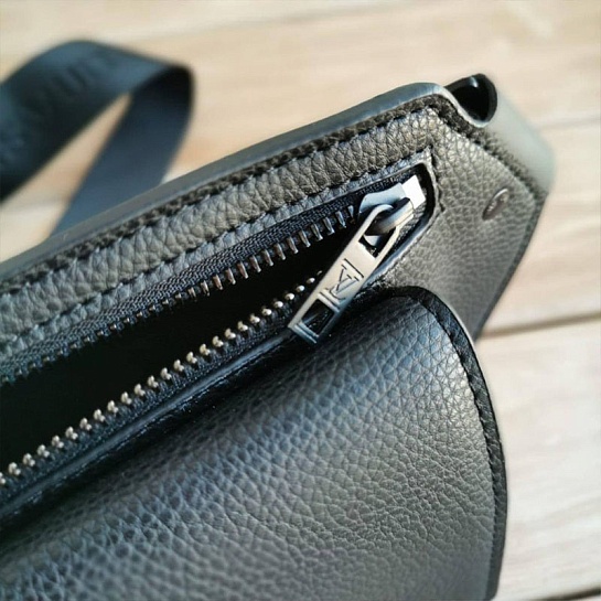 Кожаная сумка на пояс Louis Vuitton Aerogram 27x17 см