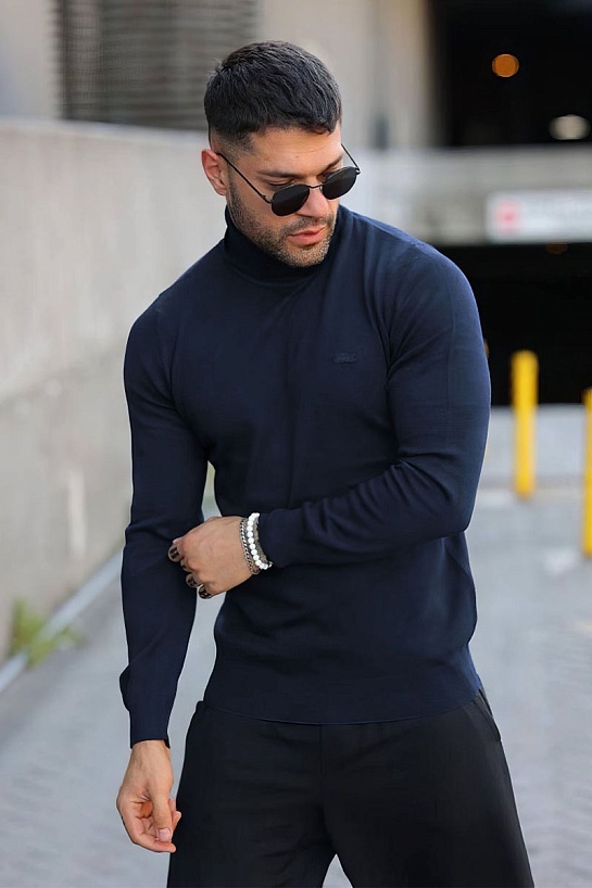 Мужская тёмно-синяя водолазка Lacoste logo-patch