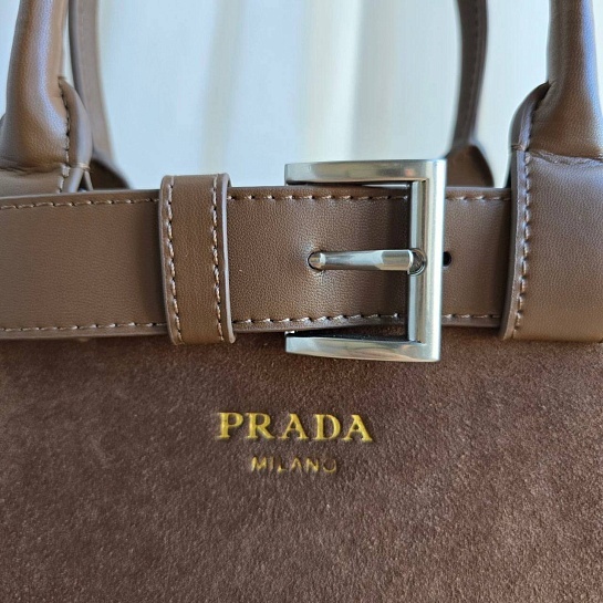 Замшевая сумка Prada 33x23 см