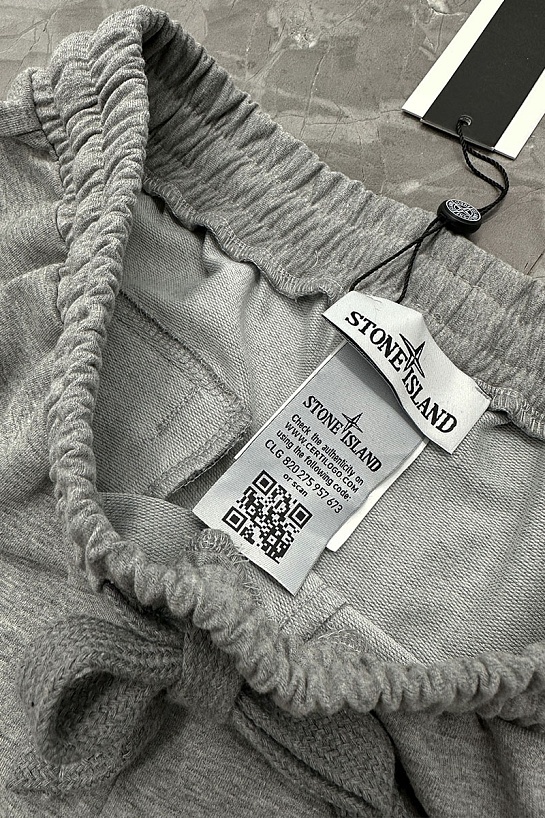 Мужские серые шорты Stone Island compass-patch