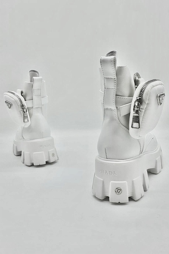 Кожаные женские ботинки Prada белого цвета