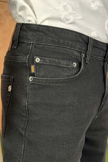 Чёрные джинсовые шорты Hugo Boss relaxed fit   