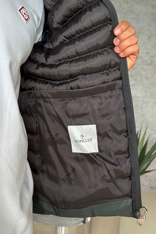 Мужская зелёная куртка Moncler logo-patch