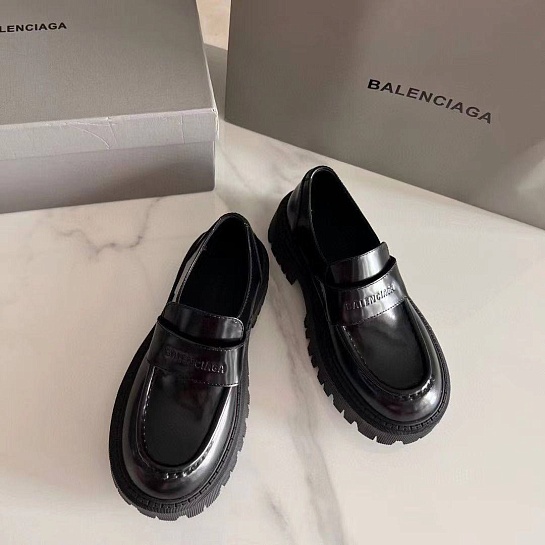 Женские чёрные кожаные лоферы Balenciaga Premium