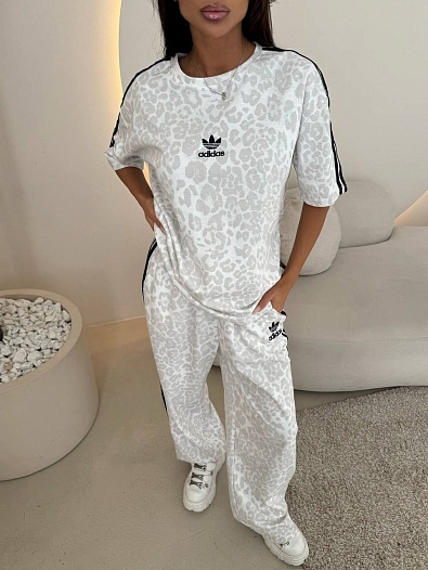Женский костюм Adidas белого цвета   
