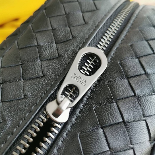 Кожаная косметичка Bottega Veneta 28x16x13 см