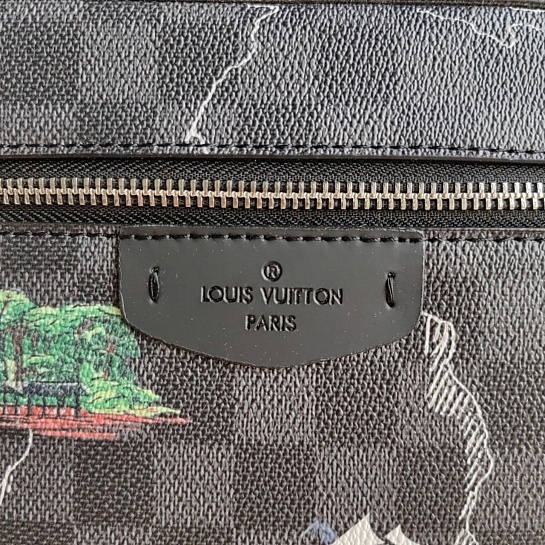 Кожаный рюкзак Louis Vuitton Discovery Damier 38x30x14 см