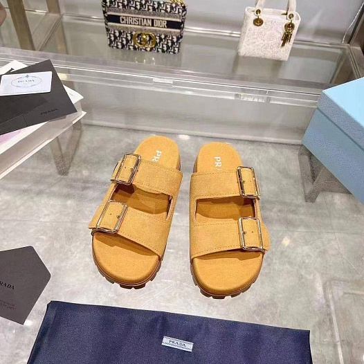 Женские замшевые сандалии Prada   