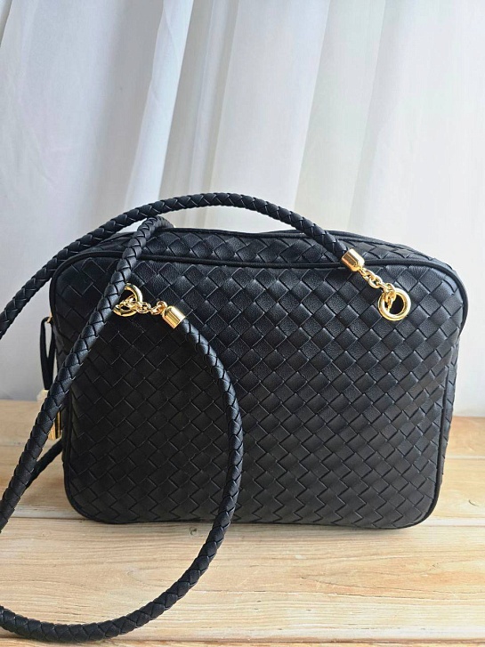 Кожаная сумка Bottega Veneta Mckenzie 27x13 см
