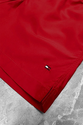 Мужские шорты Tommy Hilfiger красного цвета   