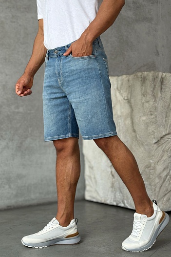 Светло-синие джинсовые шорты Hugo Boss relaxed fit   