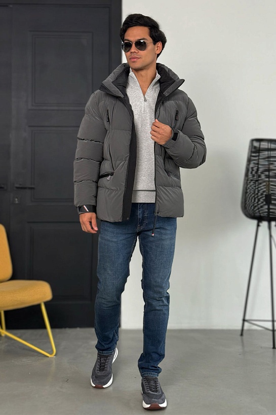 Мужская утеплённая куртка Moncler серого цвета