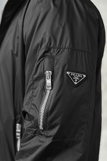 Двусторонняя ветровка Prada logo-plaque - Black / Grey   