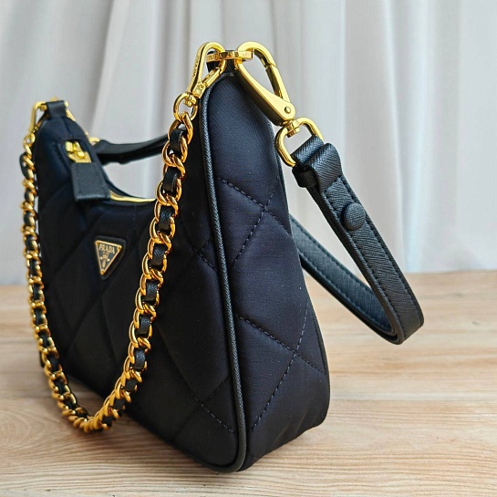 Нейлоновая сумка Prada 21x13 см