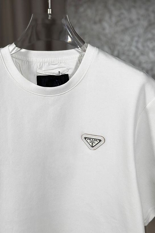 Белая оверсайз футболка Prada logo-plaque